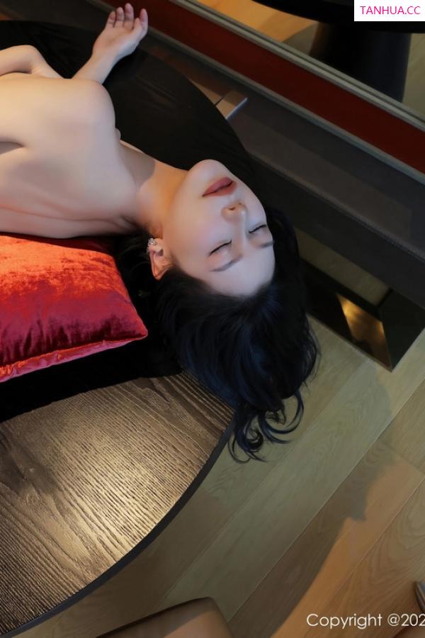 尹甜甜  [XiuRen]高清写真图 2023.11.22 No.7700 尹甜甜 黑丝美腿第70张图片